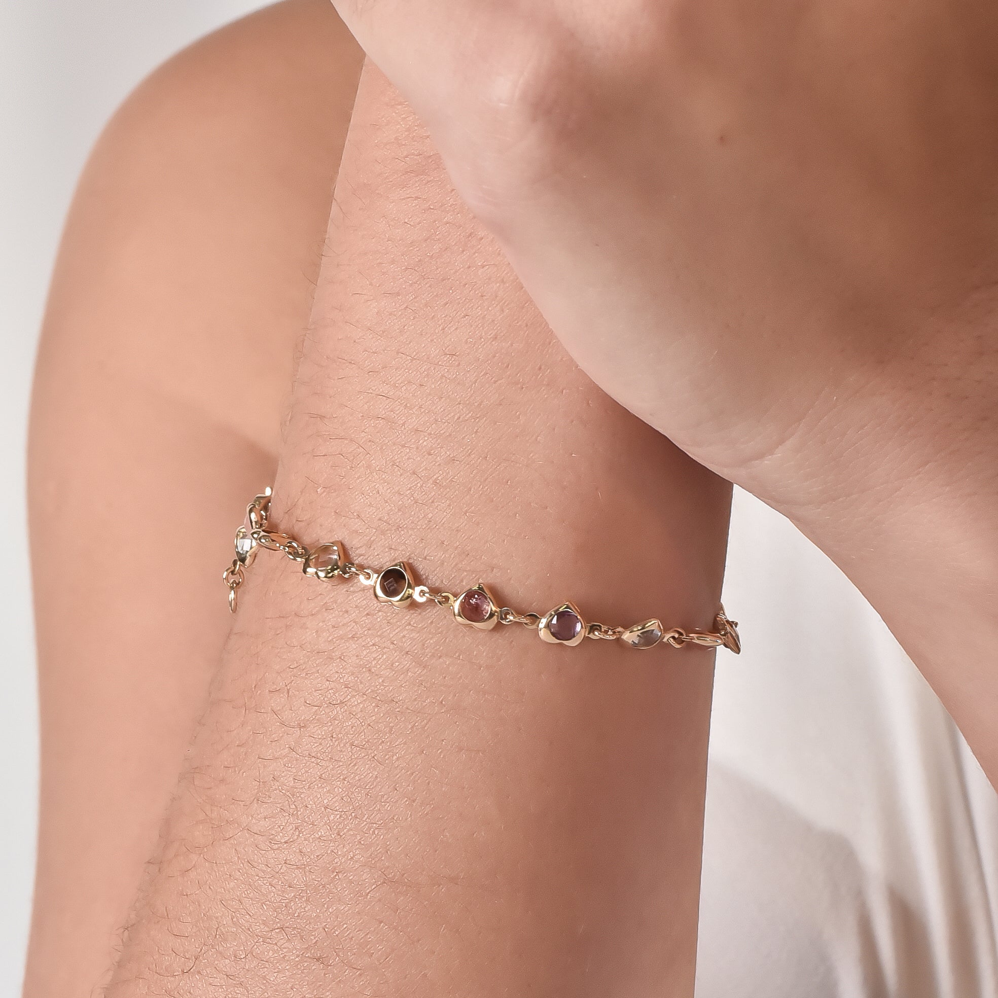 10K Gold Bracelet with Heart-Shaped Gemstones – Feeling Gold Jewelry