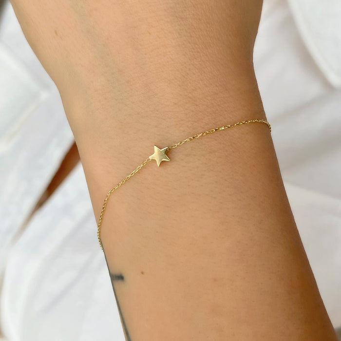 Single Star Chain Bracelet in 10k Gold