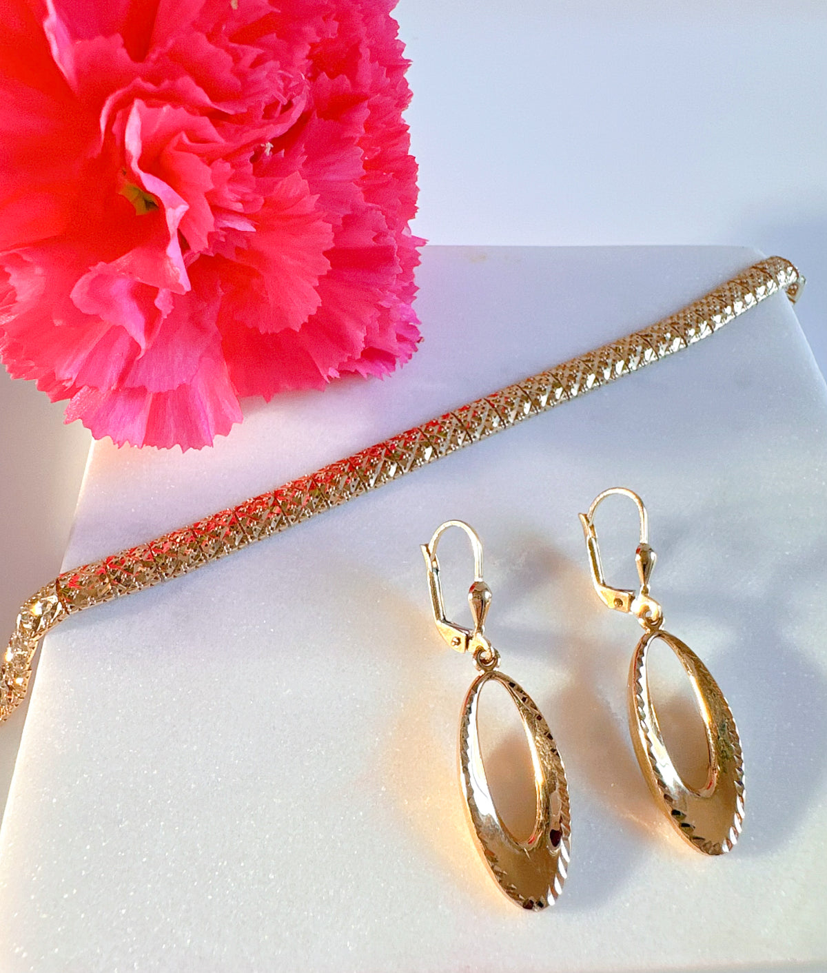 Oval Dangle Earrings in 10K Gold